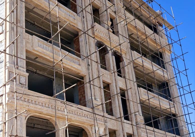 🏢 معرفی ساختمان آذرخش سرعین: خانهای مدرن و لوکس در قلب شهر