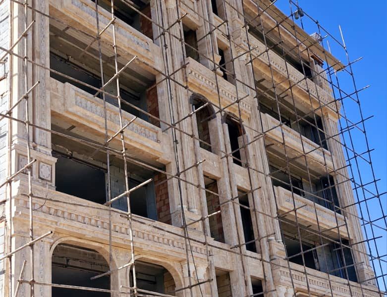 🏢 معرفی ساختمان آذرخش سرعین: خانهای مدرن و لوکس در قلب شهر