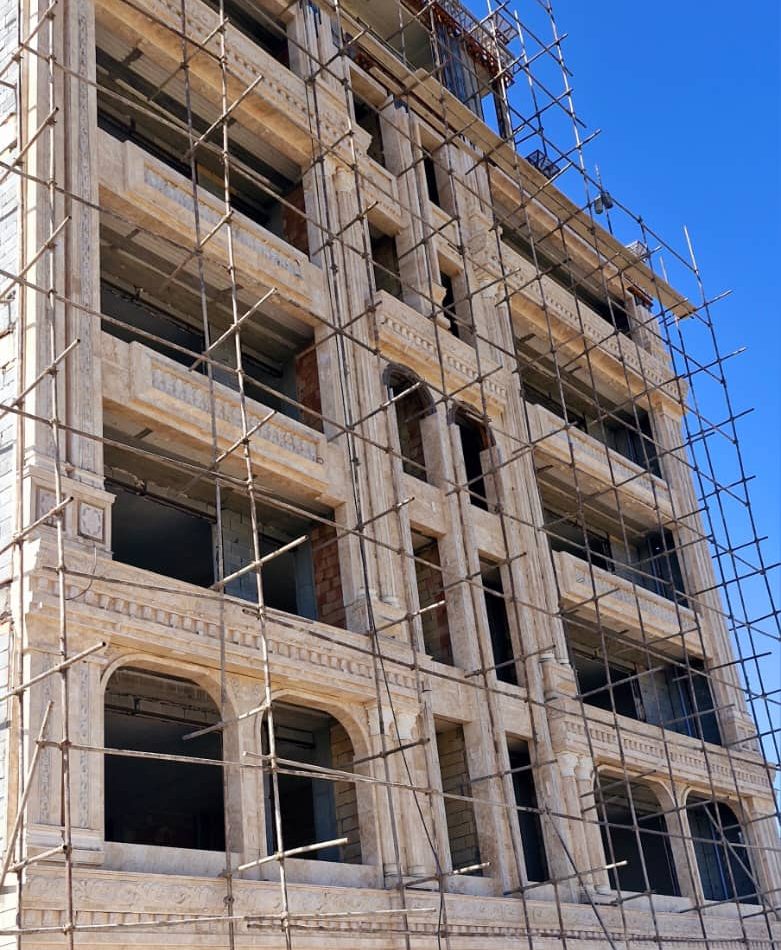 🏢 معرفی ساختمان آذرخش سرعین: خانهای مدرن و لوکس در قلب شهر